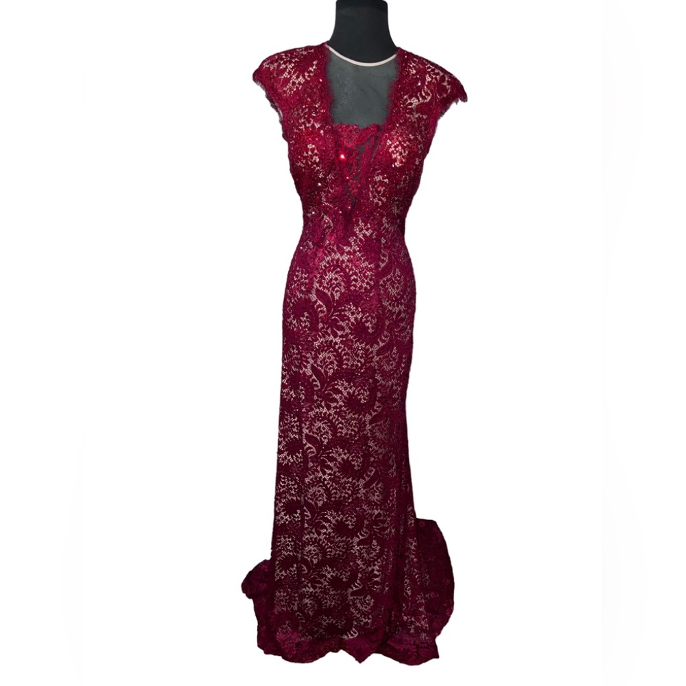 True Red in color Stretch Lace Jovani Gown with modesty panel - size 6/8